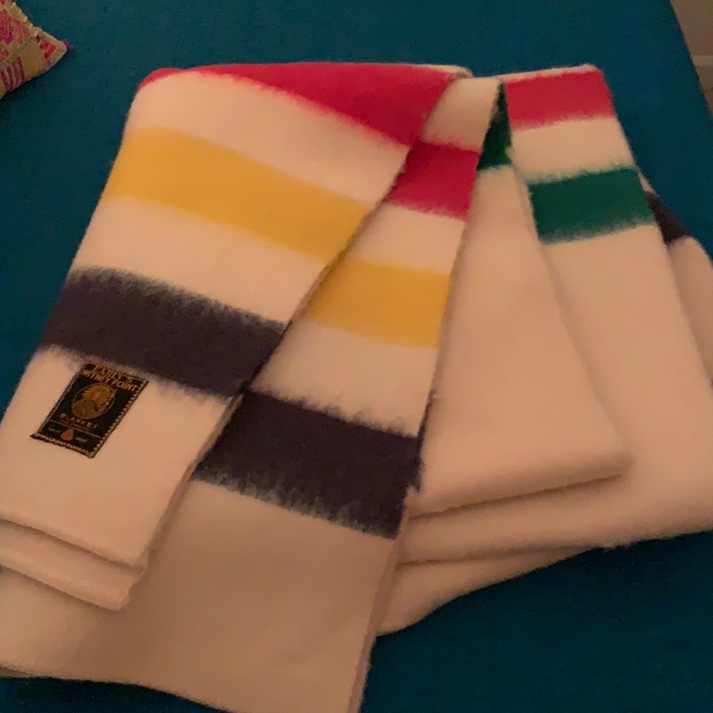 Like new Earleys Whitney point blanket. Made in England. Pure New Wool.